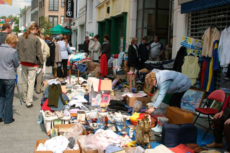 FH_PE_002(rommelmarkt).jpg - JUMBLE (Pentecost Kortrijk 2005)